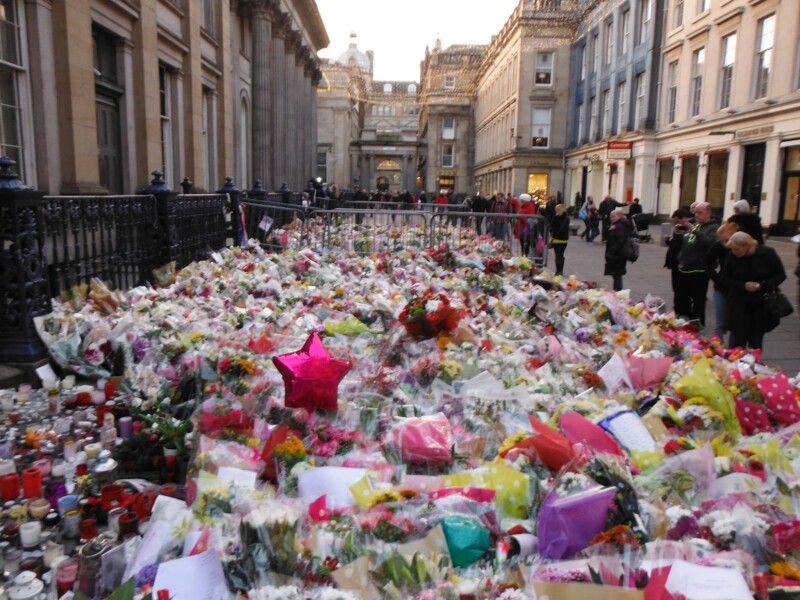 glasgow-memorial-to-bus-crash-victims